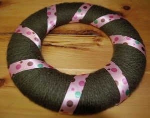 yarn wreath with ribbon