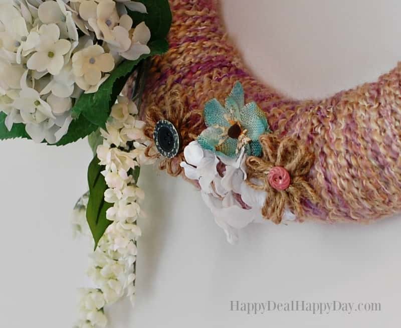 DIY Yarn Wreath with Twine Flowers: here is an easy tutorial showing you how to make a yarn wreath, and decorate it with some cute twine flowers and other fake or burlap flowers! happydealhappyday.com