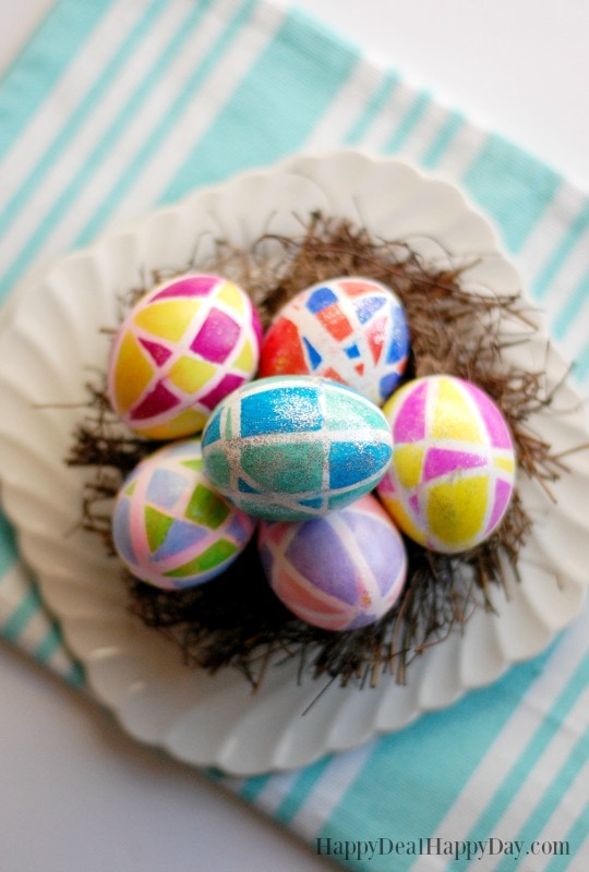 spring craft DIY decor ideas - sharpie and rubberband easter eggs