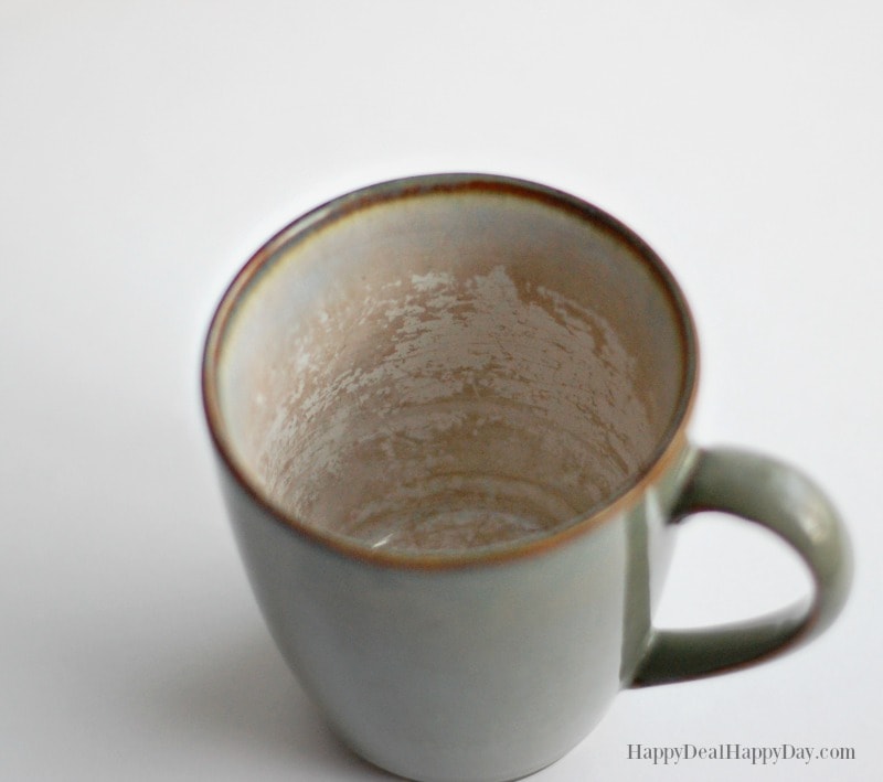 How to Easily Clean Stained Mugs