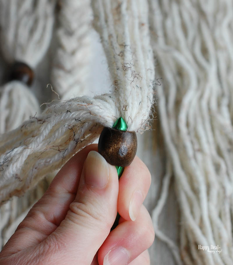 Simple Yarn Wall Hanging Tutorial - pull yarn through bead