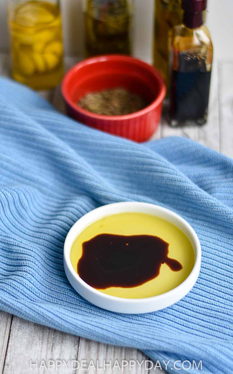 olive oil bread dip with balsamic vinegar