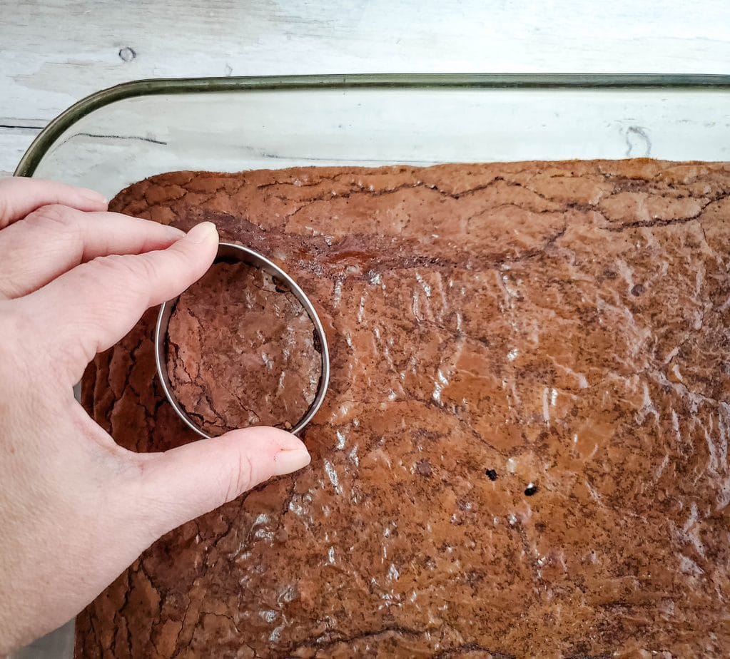 use cookie cutter to cut brownies into egg shape